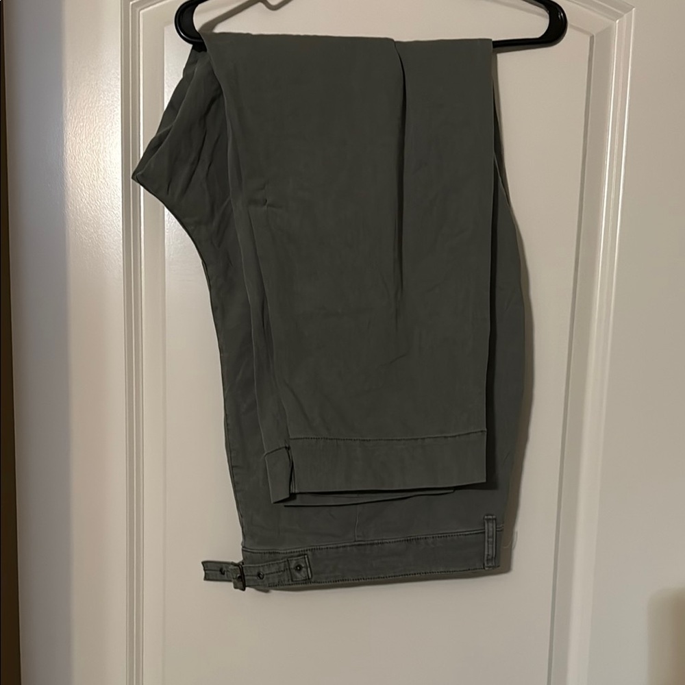 NWOT Old Navy Plus Size Olive Green Cargo Pants